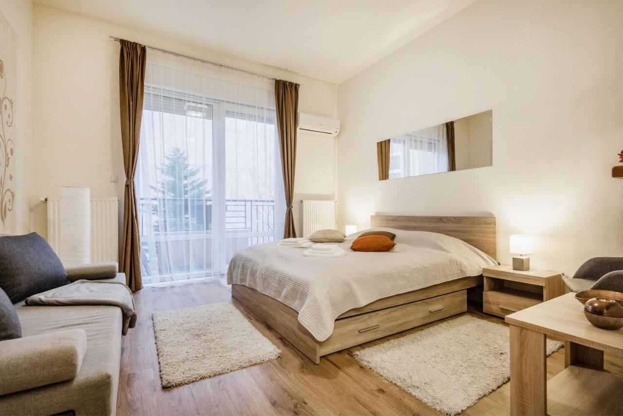 Апартаменти Downtown Charm With Balcony And Garden View Будапешт Екстер'єр фото