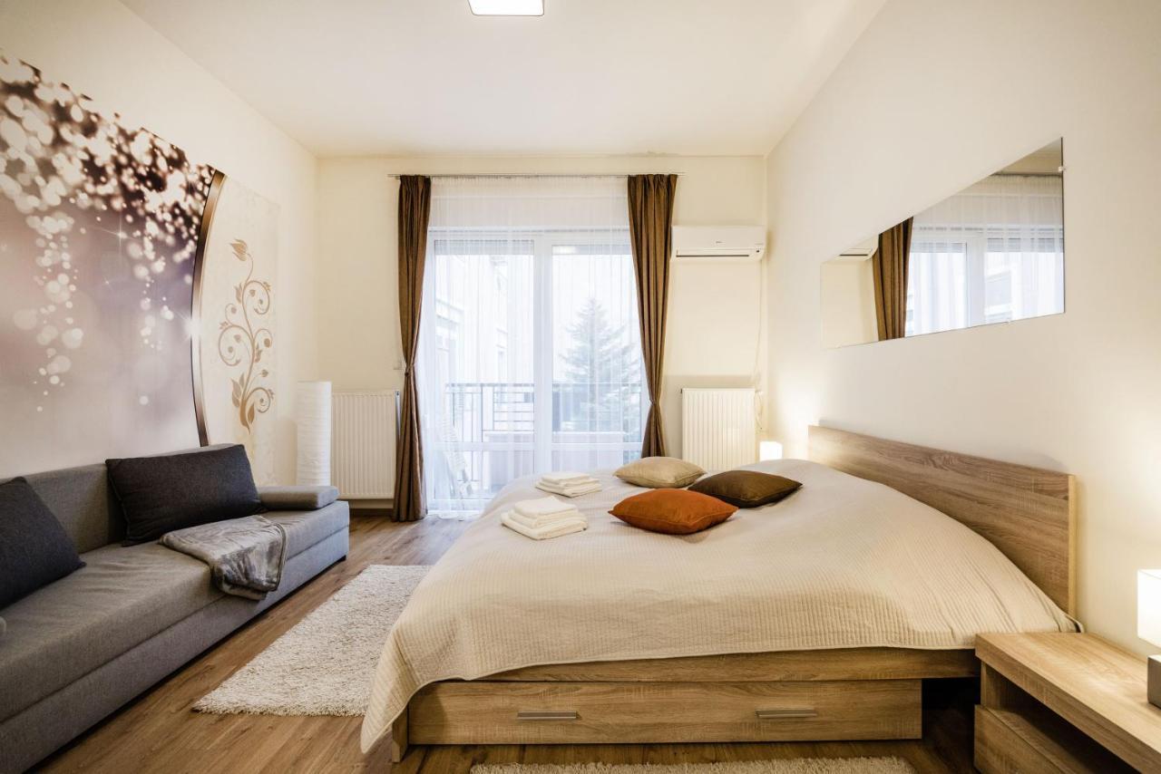 Апартаменти Downtown Charm With Balcony And Garden View Будапешт Екстер'єр фото