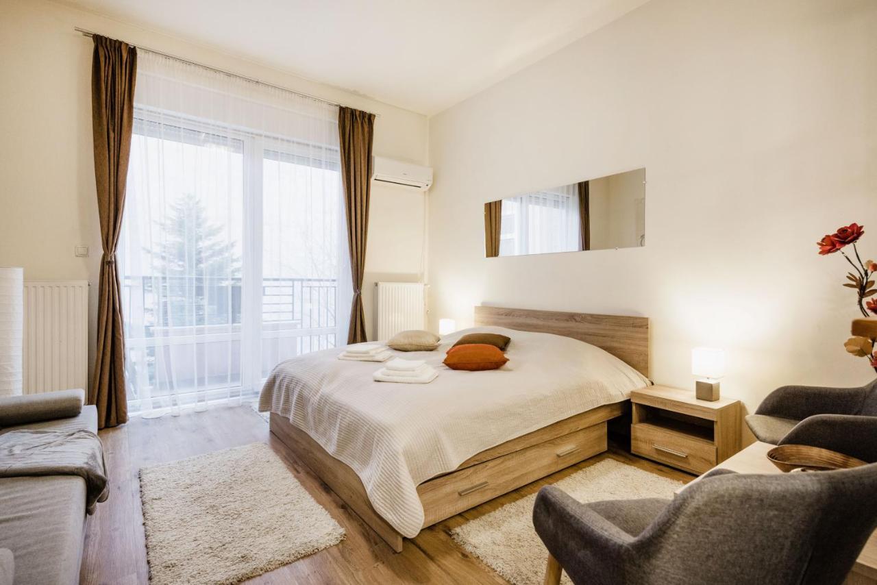 Апартаменти Downtown Charm With Balcony And Garden View Будапешт Екстер'єр фото